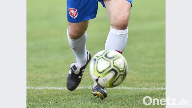 Der Ball kann im bayerischen Amateurfußball auch ohne Testnachweise rollen. Bild: af