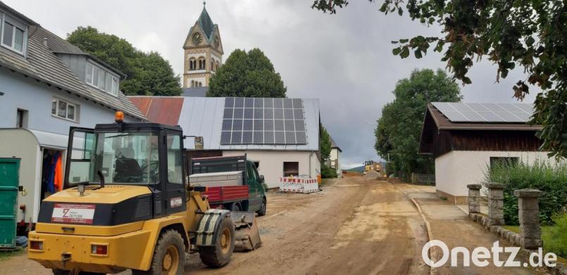Verkehrsbehinderung wegen Kanalerneuerung in der Neugrüner Straße. Bild: gis