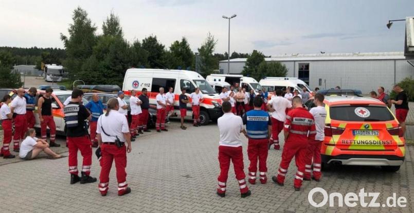 Ein Großaufgebot an Einsatzkräften wurde für die Rettungsaktion alarmiert. Bild: Roland Vogt/Wasserwacht/exb