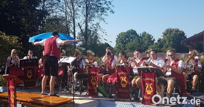 Mit viel Herzblut dirigiert Florian Scherbl seine 15 Musiker. Bild: gz
