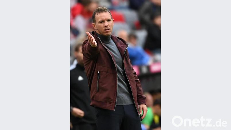 Vom Regen durchtränkt: Bayerns neuer Trainer Julian Nagelsmann. Bild: Sven Hoppe/dpa