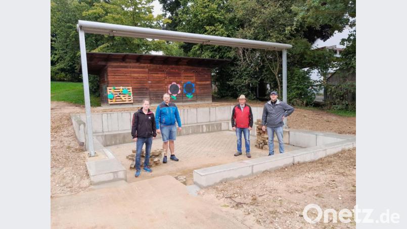 Beteiligte an der Aktion: (von links) Daniel Auer, Benjamin Weiß, Franz Weiß und Andreas Ram. Bild: jow