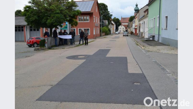 Baustelleneinweisung mit dem Ingenieurbüro Zwick, den beteiligten Firmen und Bauhof und Verwaltung des Marktes Eslarn. Bild: Markt Eslarn/exb