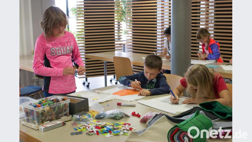 Bevor die Kissen zusammengenäht wurden, konnten die Kinder sie individuell gestalten. Bild: vsr