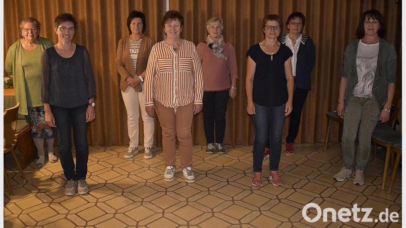 Die ausgeschiedenen Vorstandsmitglieder mit der Vertreterin der Stadt: (von links) Gründungs- und Ehrenvorsitzende Frieda Beyer, Maria Pfab, Lydia Schäffner, Stadträtin Maria Regn, Elisabeth Wallner, Renate Steger, Gisela Schleicher und Anita Siegler. Bild: sck