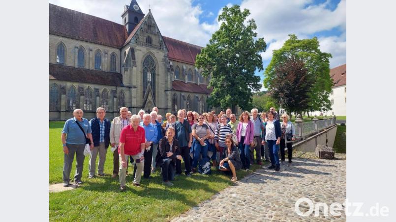 Die Siedler-Reisegruppe vor dem Münster in Salem. Bild: bk