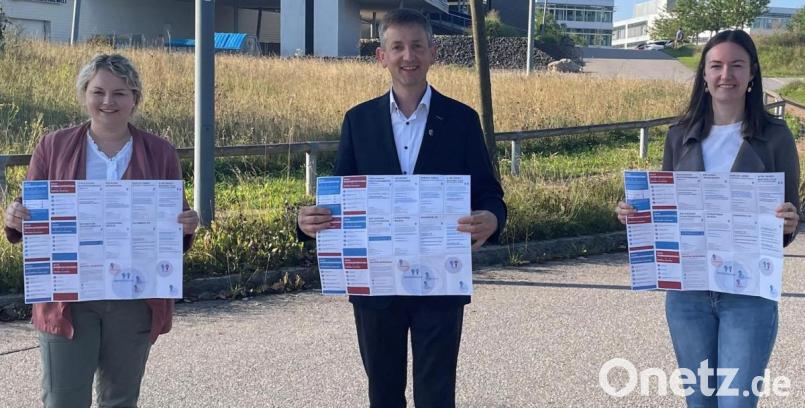 Das Organisationsteam der Gemeinde Ursensollen (von links): Nina Forster, Bürgermeister Albert Geitner und Verena Sägenschnitter. Bild: ua