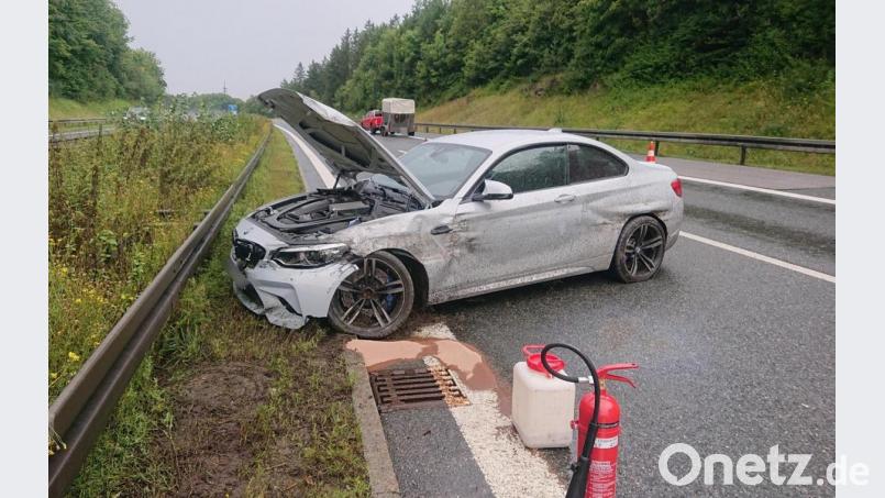 Auf regennasser Fahrbahn ist der Fahrer dieses Wagens am Sonntag gegen 16:30 Uhr auf der A6 verunglückt. Bild: jma