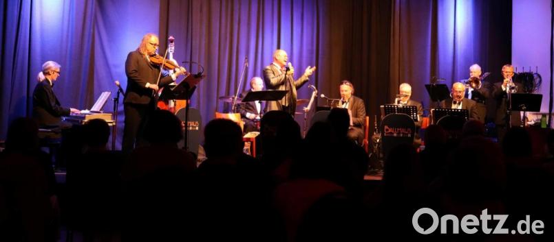 Ein Tanz auf dem Vulkan, das war das Konzert von Peter Wittmann und dem Ballhausorchester: Frivole Schlager aus einer gefährlichen Zeit. Bild: cog