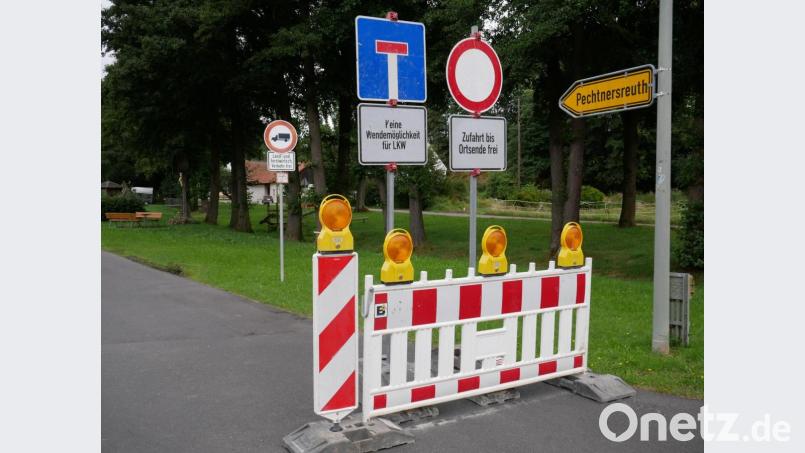 Noch bis Freitag, 3. September, muss die Verbindungsstraße zwischen Hundsbach und Pechtnersreuth gesperrt bleiben. Bild: hmr