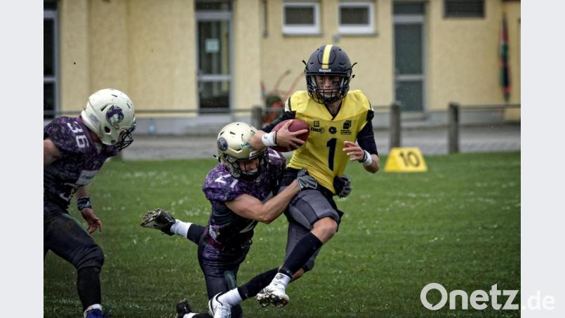 Ambergs Quarterback Alexander Biebl in Aktion. Bild: Dieter Jäschke/exb