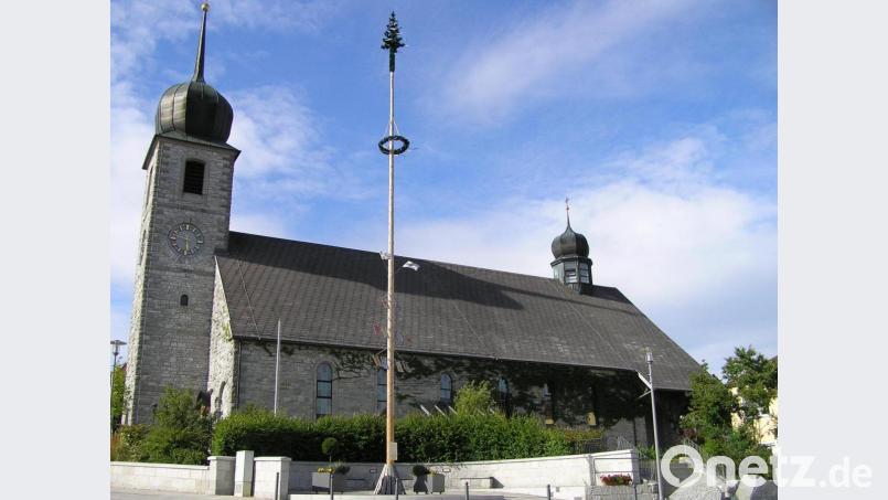 Am 1. September 1946 erfolgte die Grundsteinlegung für die Pfarrkirche Patrona Bavariae in Neusorg. Bei der Einweihung am 15. August 1949 bezeichnete der damalige Bischof Michael Buchberger das Gotteshaus scherzhaft als „Fichtelgebirgs-Dom“. Bild: öt