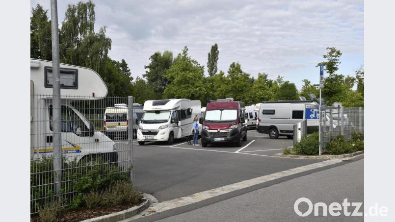 Nicht nur im aktuellen Corona-Sommer erfreut sich der Wohnmobilplatz am Schießstätteweg in Amberg großer Beliebtheit. Bild: Petra Hartl