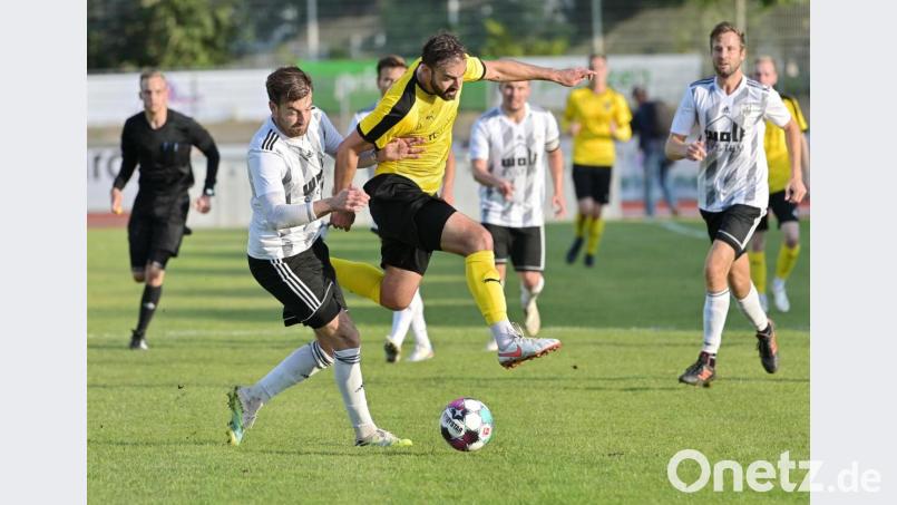 Dennis Kramer (Mitte) setzt sich hier gegen Max Bachl-Staudinger (links) durch. Bild: ref