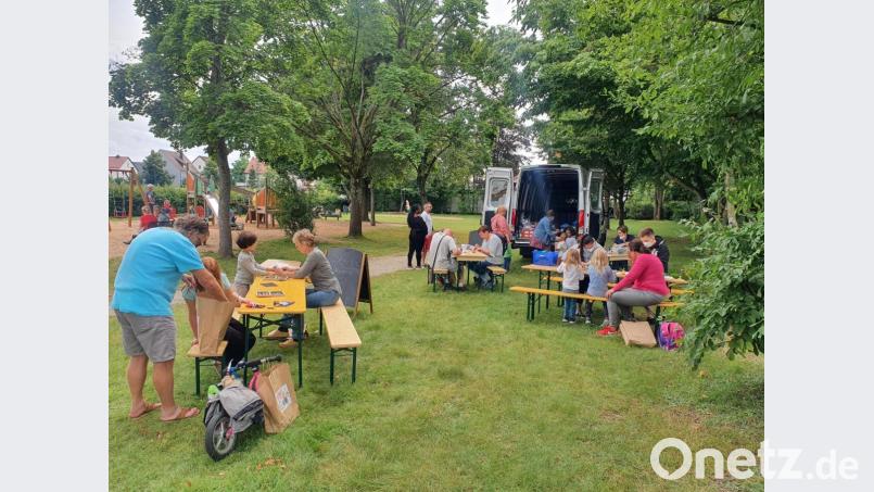 Langweilig wurde den Kindern am Spielwagen in den Ferien nicht. Bild: Nico Erhardt/exb