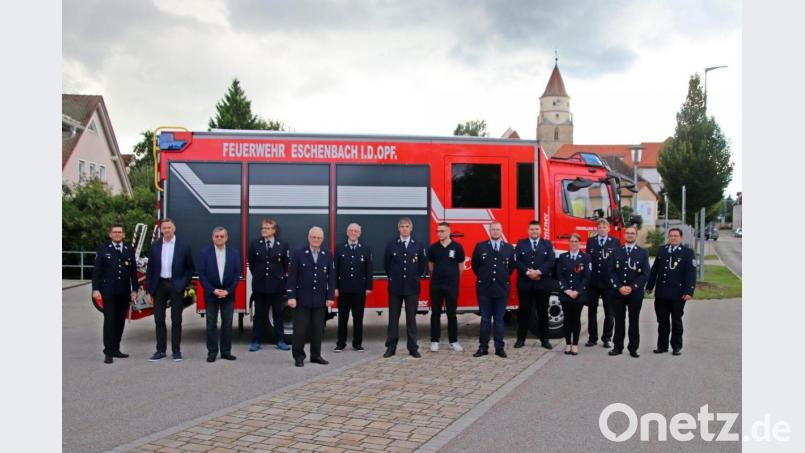 Die Geehrten der Feuerwehr mit Kommandant Christian Götz (Dritter von rechts) und Vorsitzendem Korbinian Dunzer (links). Bild: jma