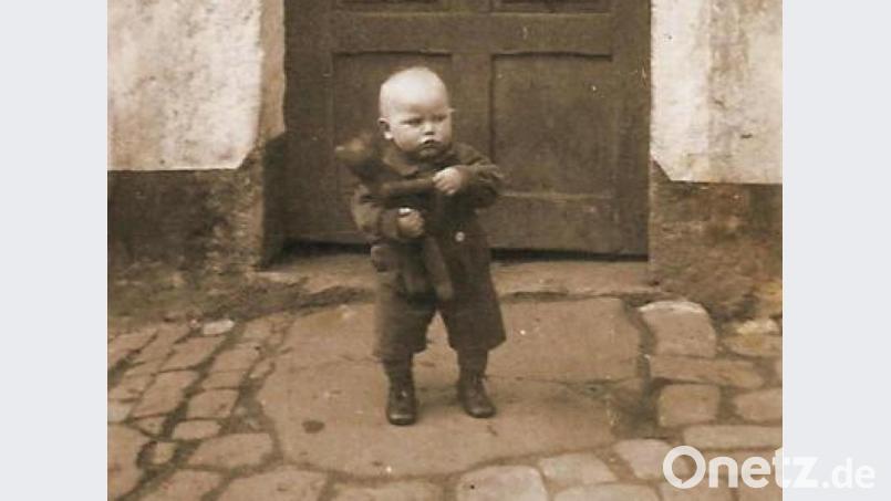 Mit Hans Bär, dem letzten Büttner von Edelsfeld (hier auf einem Kinderfoto um 1935), hat Evi Strehl vor einiger Zeit ein Interview für die "Edelsfelder Geschichten" geführt. Bild: Archiv Evi Strehl