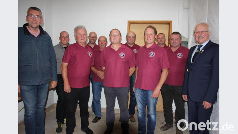 Das neu gewählte Vorstandsteam der Soldatenkameradschaft Griesbach (von links): Bürgermeister Franz Schöner, Joachim Bauer, Vorsitzender Ludwig Gradl, Thomas Bäuml, Rupert Schmid, Günter Gradl, Franz Kraus, Stefan Wurm, Thomas Gradl, Rupert Müller und Kreisvorsitzender Ferdinand Lienerth. Bild: kro