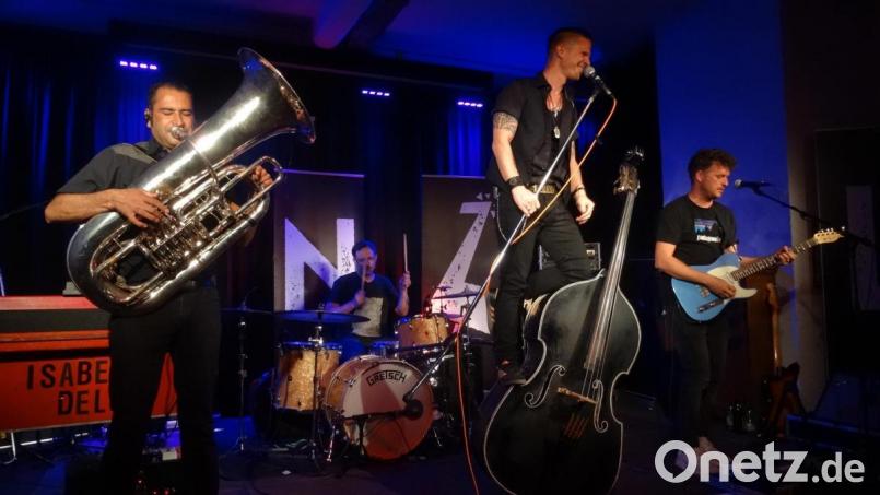 Mit seiner Band machte Fenzl (Mitte) den Seidel-Saal vor zwei Jahren zu einer brodelnden Disco. Nun spielt er wieder in Sulzbach-Rosenberg, diesmal aber solo und im Capitol. Archivbild: hka