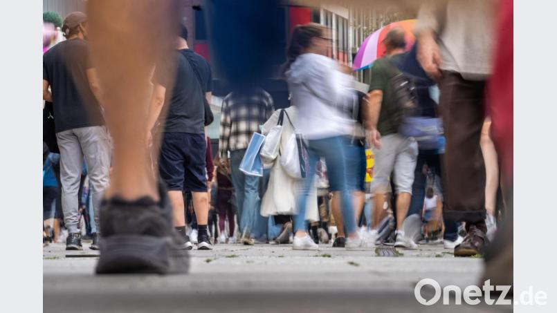 Nach eineinhalb Jahren Corona-Pandemie fragen sich viele Menschen erschöpft: Wie lange noch? Symbolbild: Frank Rumpenhorst