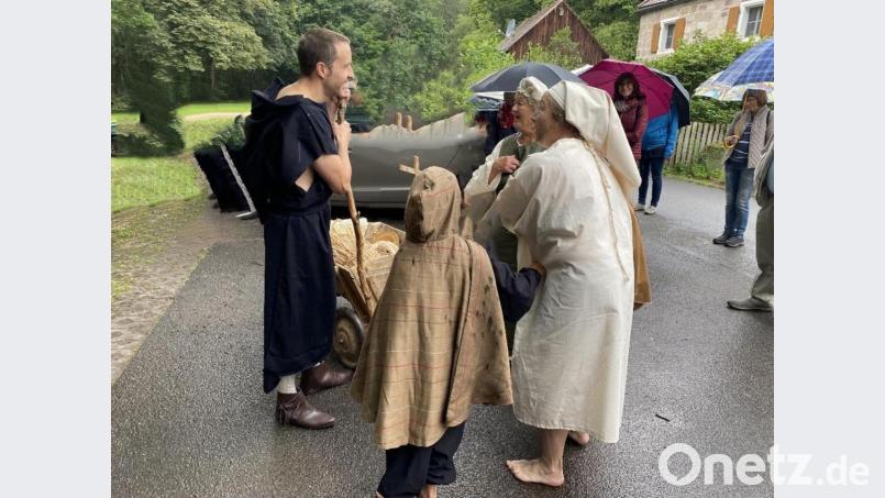 Dier ersten Missionare lassen die Bevölkerung wieder Hoffnung schöpfen. Bild: mma