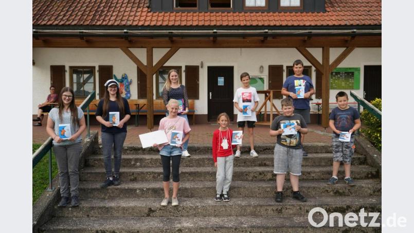 Jugendbeauftragte Franziska Maier hatte für die Kinder auch einige Unterlagen vorbereitet. Bild: Sebastian Bötzl/exb