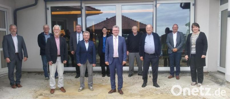 Ausgeschiedene Stadtratsmitglieder mit Bürgermeister Michael Göth. Bild: Kerstin König, Stadt Sulzbach-Rosenberg/exb