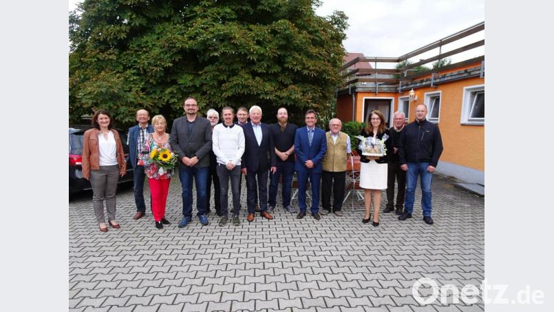 Auf der Tagesordnung stand auch die Neuwahl der Vorstandschaft. Wolfgang Lotter (Vierter von links) übernahm von Gisela Hösl das Amt des Vorsitzenden. Im Bild die neu gewählte Vorstandschaft Bild: hm