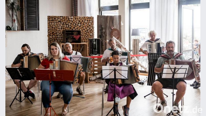 Die an der Serenade beteiligten Gruppen erfreuten allesamt ihr Publikum. Bild: Jennifer Bruckner/exb