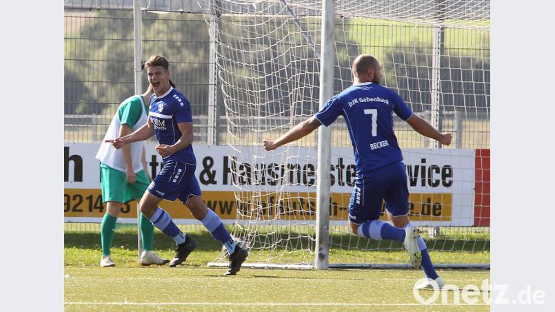 Jubel bei Bastian Freisinger (links) nach seinem Treffer zum 1:0. Letztlich musste sich die DJK Gebenbach jedoch mit einem Unentschieden bei der DJK Don Bosco Bamberg zufrieden geben. Bild: Weinkauf/Sportpress