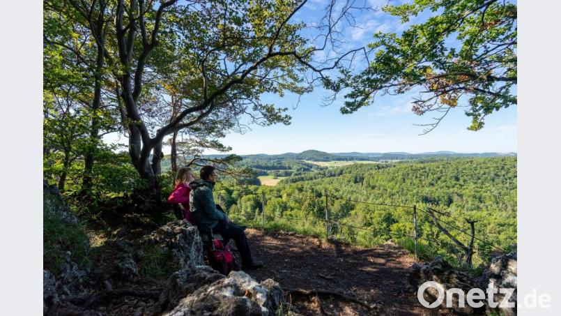 Auf der Bucketlist des Amberg-Sulzbacher Lands findet sich auch der Aussichtspunkt &quot;Am Himmel&quot; in Hirschbach, der einen grandiosen Ausblick bietet. Bild: Carolin Thiersch Photography