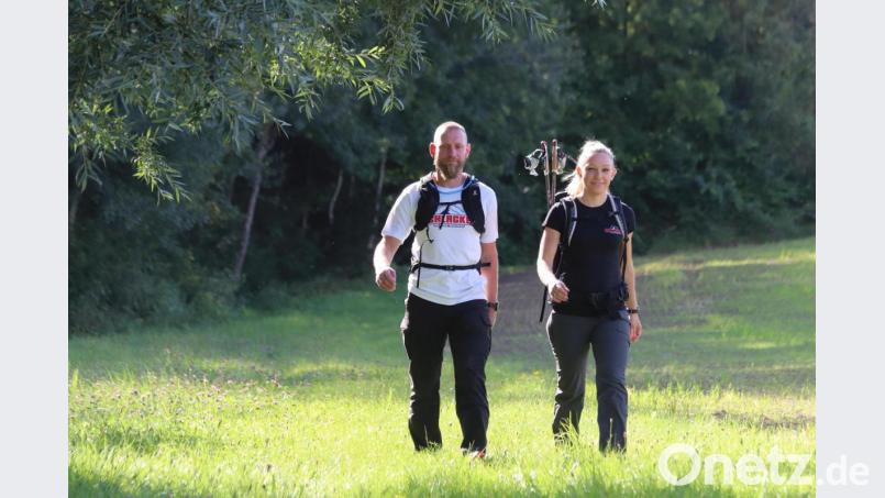 Olga Beidin und Andy Moser erreichten beim ersten Schlackenmarsch das Ziel innerhalb der vorgegebenen Zeit. Sie trainieren schon für die Neuauflage mit Start am 2. Oktober. Bild: mfh