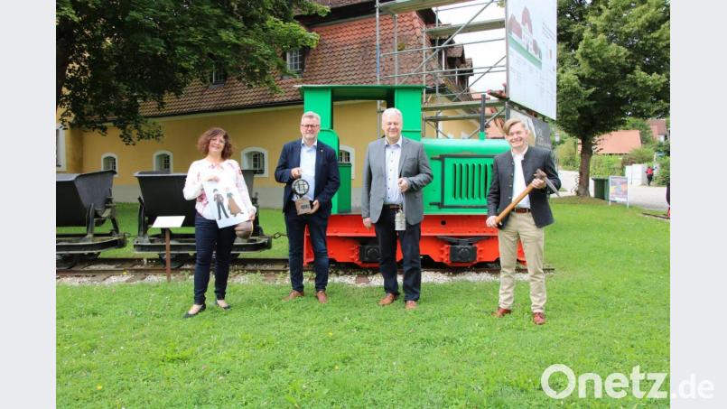 Sie brennen für die Zusammenarbeit, um Bergbaugeschichte erlebbar zu machen: Tanja Weiß, Bürgermeister Michael Göth, Landrat Richard Reisinger und Museumsleiter Martin Schreiner (von links). Bild: Johanna Wojtas, Stadt Sulzbach-Rosenberg/exb
