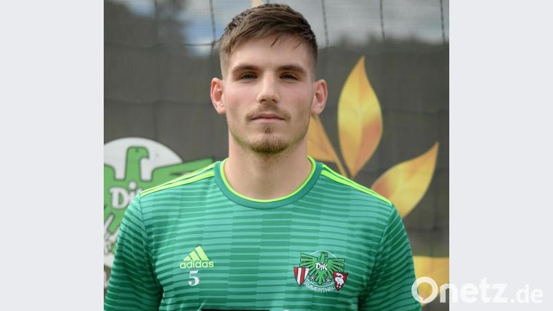 Wegen einer Notbremse musste Marco Kaiser wenige Minuten vor Schluss mit einer Roten Karte vom Platz. Archivbild: Andreas Brückmann