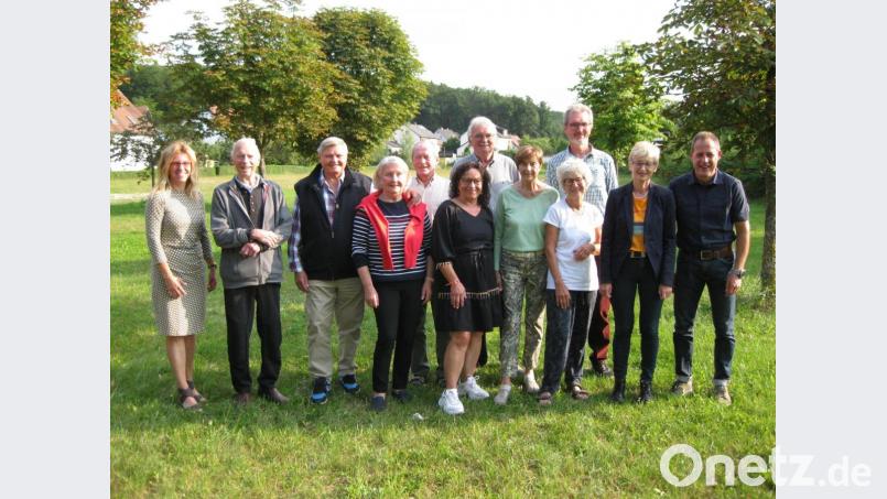 Bei den Ehrungen (von links): Eveline Süß (Vorsitzende), Dieter Roeder, Klaus Ritzert, Angela Ritzert, Karl Weigl, Brigitte Donhauser, Franz-Josef Aufschläger, Karin Roeder, Angelika Hammer, Josef Siegert, Anita Gehr und Werner Lobensteiner. Bild: Thomas Stopfer, SVA/exb