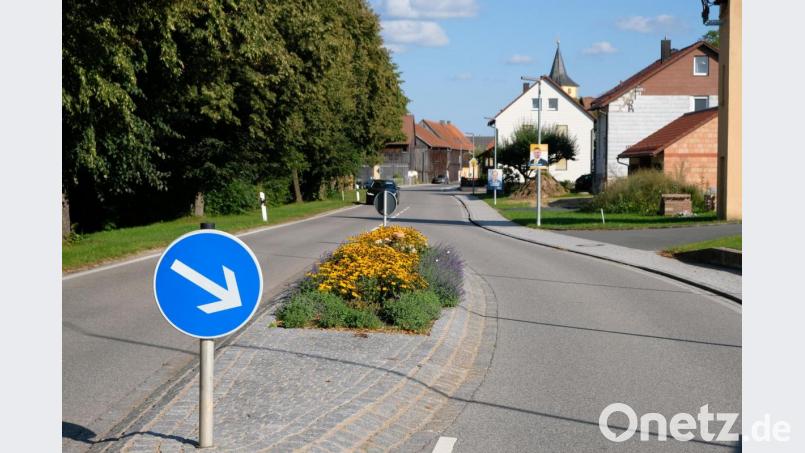 Ein Fahrbahnteiler wie in der NEW 43 in Tremmersdorf ist für den Marktgemeinderat auch in Thurndorf eine Option. Nach einem Kostenträger wird noch geforscht Bild: do
