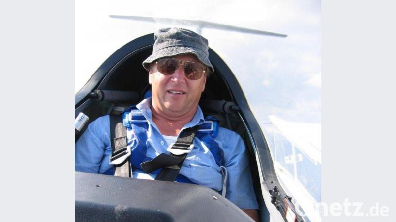 Gerhard Döhrling in einem doppelsitzigen Hochleistungssegelflugzeug Typ „Arcus“ bei einem Streckenflug. Der heute 66-Jährige liebt es noch immer, hoch über der Erde zu schweben. Bild: Archiv: Segelflugverein Grafenwöhr/exb