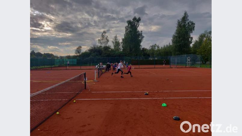 Großen Zuspruch fand das Ferienprogramm der Tennis-Sparte des SV Mitterteich. Bild: Heiko Faltenbacher/exb