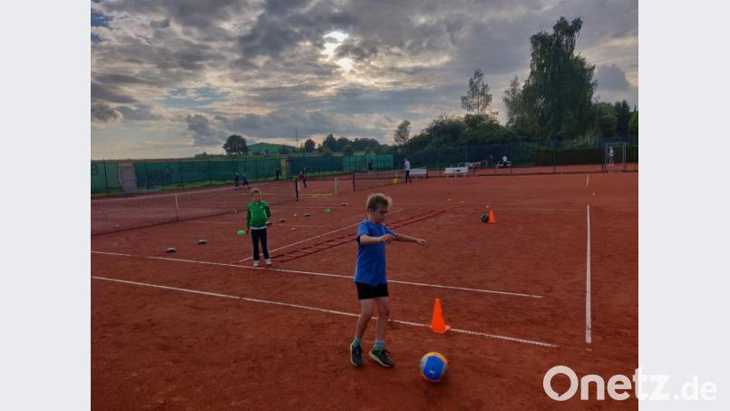 Großen Zuspruch fand das Ferienprogramm der Tennis-Sparte des SV Mitterteich. Bild: Heiko Faltenbacher/exb