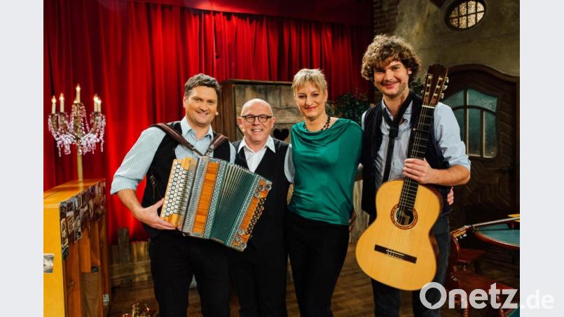 Die Couplet-AG mit (von links) Bernhard Gruber, Jürgen Kirner, Bianca Bachmann und Bernhard Filser. Das Ensemble ist nur eine von vielen Gruppen, die am Sonntag im Kettelerhaus zu Gast sind. Bild: Max Hofstetter/exb