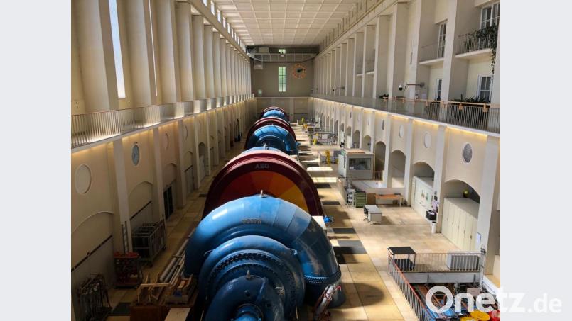 Beim Blick in den Maschinenraum des Standorts in Trausnitz werden die Dimensionen der technischen Infrastruktur der Stromerzeugung deutlich. Bild: mis