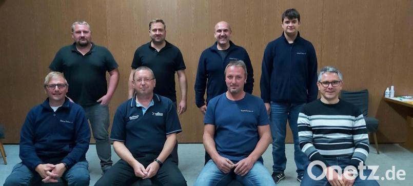 Die Führungsmannschaft der Blaskapelle Thanhausen (hinten, von links): Zweiter Dirigent Christian Pecher, Beisitzer Oliver Schuller, Erster Dirigent Alexander Franz, Jugendsprecher Marco Eckert sowie (vorne, von links) Schriftführer Markus Schüßler, Erster Vorsitzender Klaus Sladky, Zweiter Vorsitzender Uwe Franz und Kassier Toni Freundl. Bild: rdh