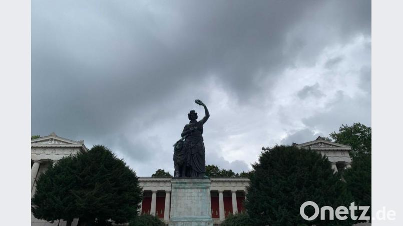 Unter der Bavaria an der Theresienwiese in München wollen Demonstranten ein Protestcamp aufbauen. Bild: Annette Reuther/dpa