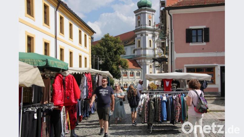Angeboten wurde beim Herbst- und Erntemarkt unter anderem Kleidung für die kalten Monate. Bild: kro