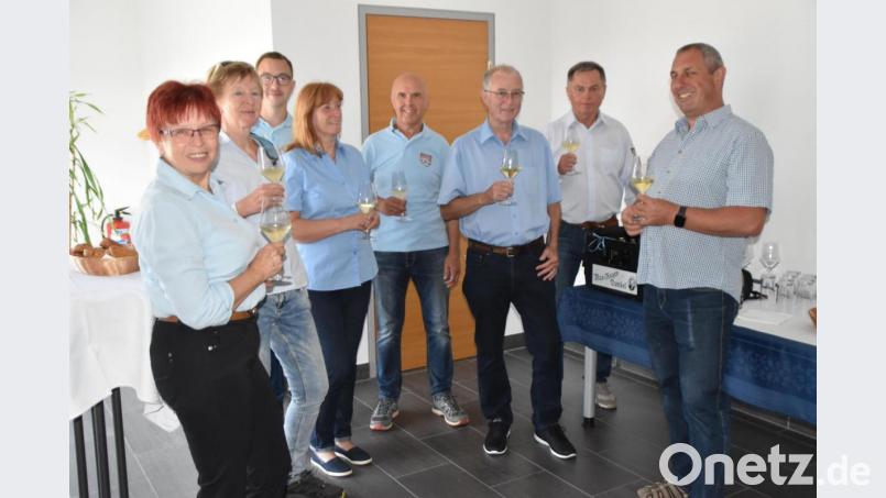 Im Rathaus der Partnerstadt Weiden am See wurde die &quot;7er-Kameradschaft&quot; von Vizebürgermeister Christian Wandler (rechts) empfangen. Bild: hcz
