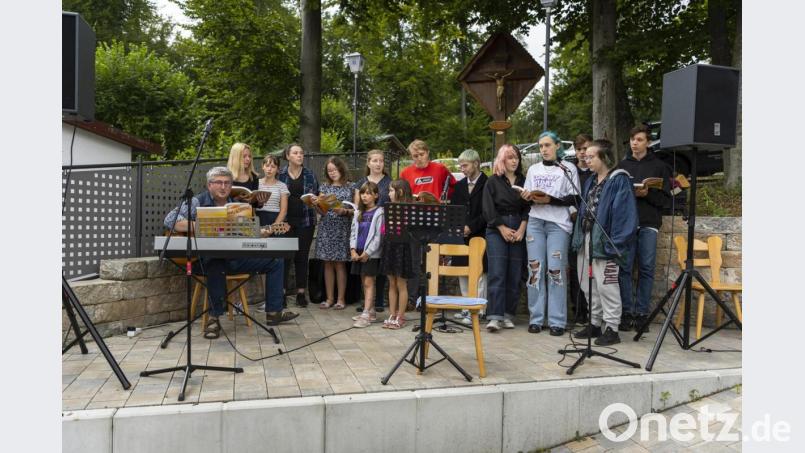 Die Musikfreunde Weiden muszieren zusammen mit tschechischen Freunden. Links Herbert Schmid. Bild: Zaneta Weidner