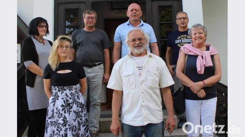 Der neue Vorstand des Fichtelgebirgsvereins Ebnath (vorne von links): Valeria Pausch, Vorsitzender Martin Exner und Waltraud Schreyer sowie (hinten von links) Irene Anklam, Uwe Siart, Josef Söllner und Gerd König. Bild: soj