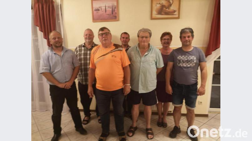 Der neue Vorstand der Freien Wähler Dieterskirchen setzt sich zusammen aus (von links) Thomas Köppl, Albert Vetter, Johann Lindl, Martin Krammer, Josef Zwack, Roswitha Lindl und Alexander Köppl. Bild: Albert Vetter/exb