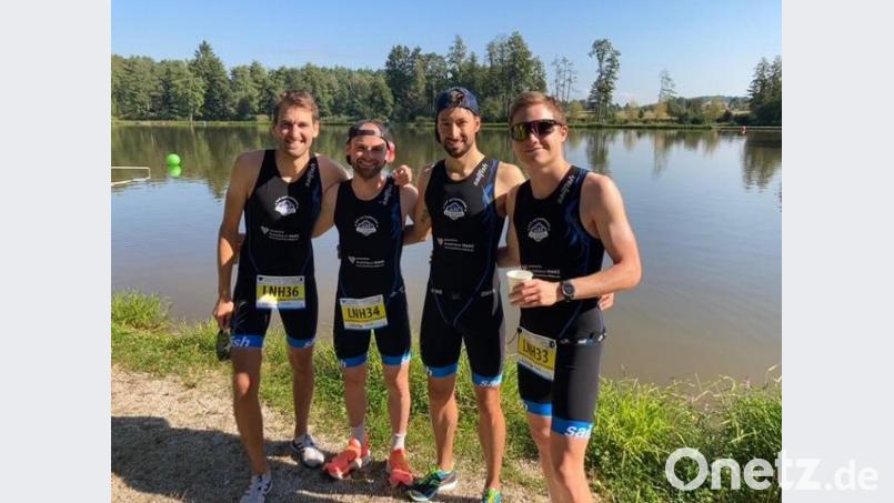 Die vier Triathleten des LTV Naabtal erreichten bei einem Wettkampf in Weiden den zweiten Platz. Von links: Julian Boyer, Martin Weinfurter, Stefan Richthammer und Adrian Manz. Bild: Lukas Graßmann