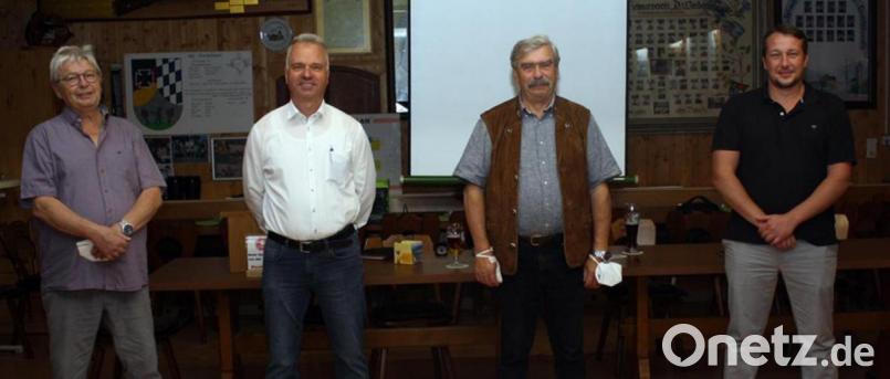 Bei der Jahresversammlung der Siedlergemeinschaft wurde ein neuer Vorstand gewählt (von links): Schriftführer Rainer Ramisch, Kassier Thomas Blei, Bezirksvorsitzender Reinhard Ott und Zweiter Vorsitzender Markus Burger. Der neue Vorsitzende Peter Kraus konnte bei dem Treffen nicht dabei sein. Bild: Fritz Lehner/exb